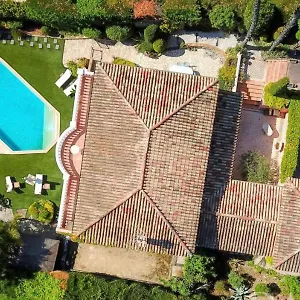 https://les-diablotins.fr-provencehotel.com
